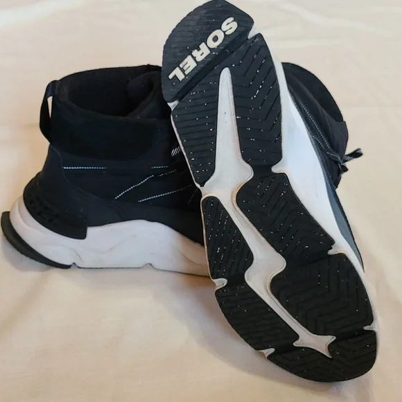 Sorel Women's black boots - Picture 7 of 16